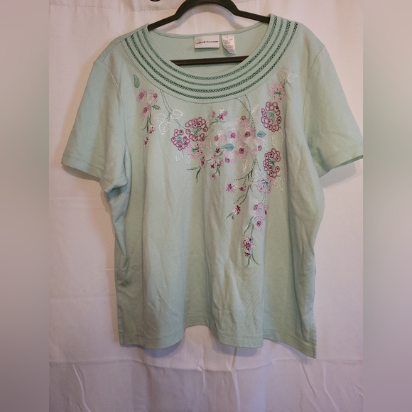 Alfred Dunner Tops - Alfred Dunner mint green short sleeved shirt with pretty purple flowers size xl